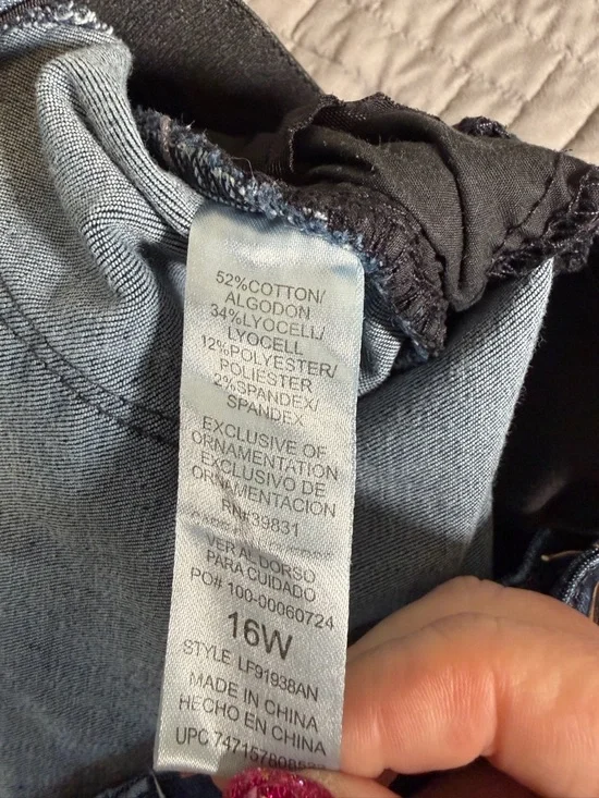 Wit & Wisdom 16W Jeans with gold stitching - Picture 4 of 6